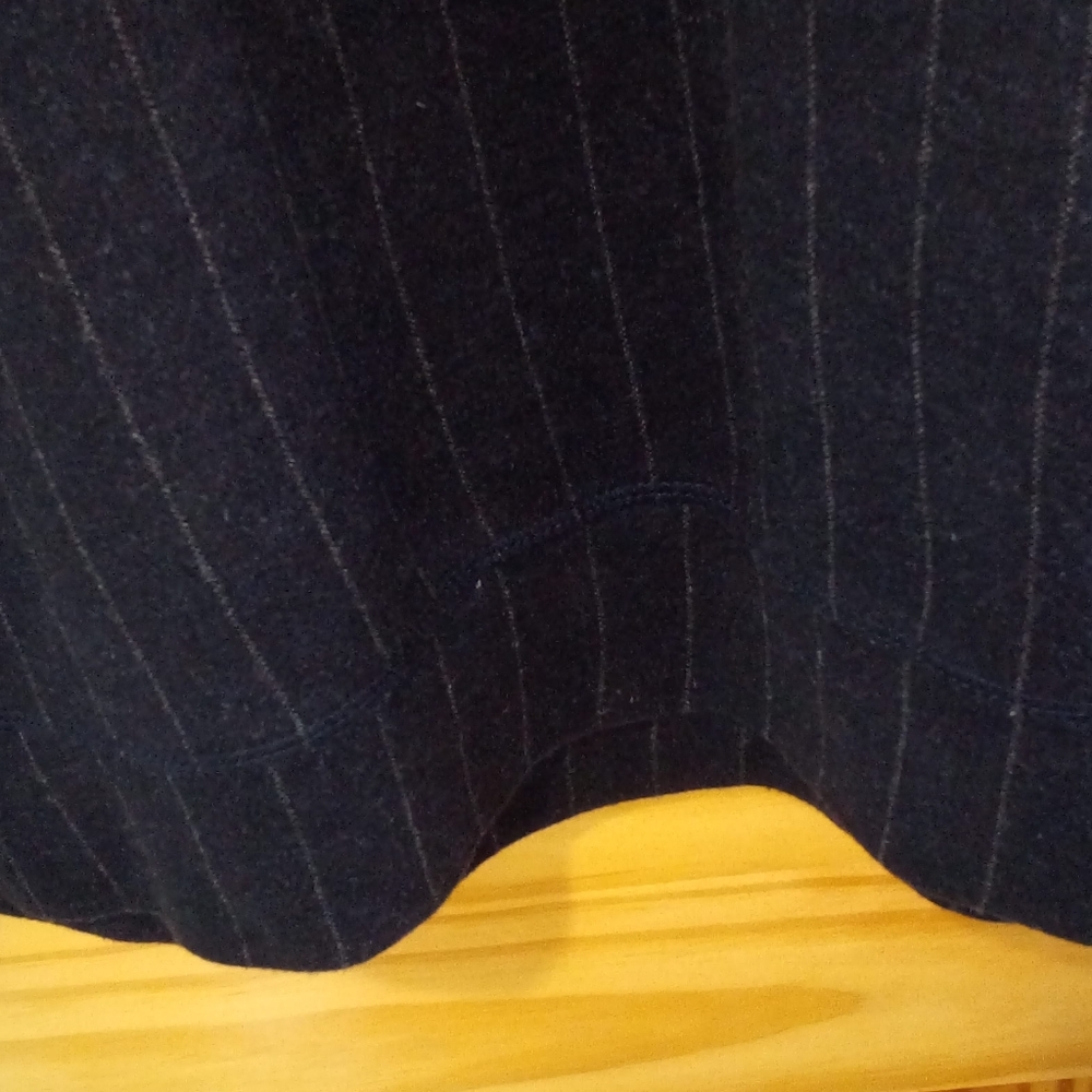 H & M Men's Pin Stripe Sweater - Picture 3 of 4